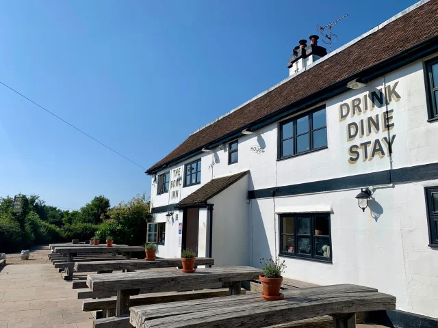 Sunny evenings are finally here and we can't wait for you all to enjoy our sun-drenched patio again, don't forget to grab a drink through the bar window for easy service! 🍻
