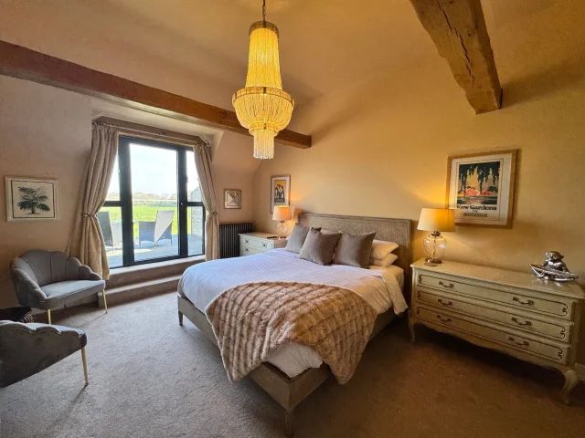 Situated only 30 minutes from the Channel Tunnel and 50 minutes from Dover, The Bowl Inn is the perfect stopping point before you set off on your European Holiday this summer! ☀
To book a room head to bowlinncharing.com/rooms